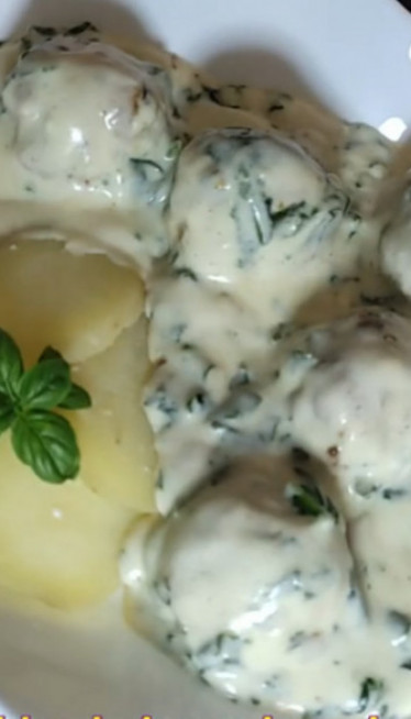 ПИЛЕЋЕ ЋУФТЕ У СОСУ ОД СПАНАЋА: Невероватно меке!