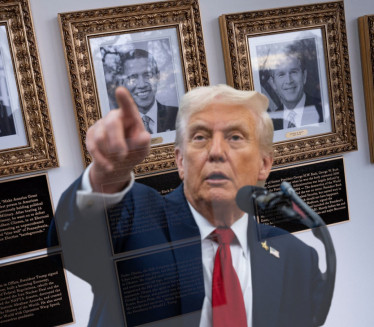 НИСУ ЛЕПИ Трамп обесио плочице с описима бивших председника