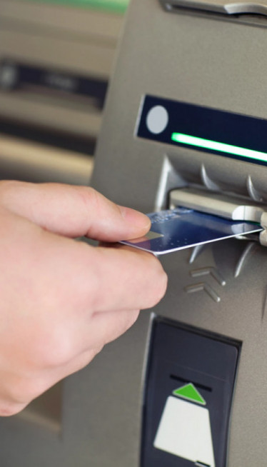 БОЉЕ ЈЕ ИЗБЕГАВАТИ ПЛАЋАЊЕ КАРТИЦОМ: Стручњаци објашњавају