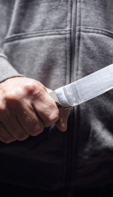 НОЖЕМ ИЗБО ДВОЈИЦУ: Ухапшен Никшићанин због покушаја убиства