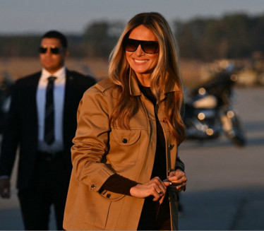 Објављени ИНТИМНИ снимци Меланије из купатила - и то златног