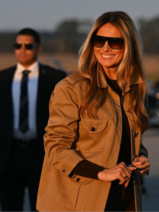 Објављени ИНТИМНИ снимци Меланије из купатила - и то златног