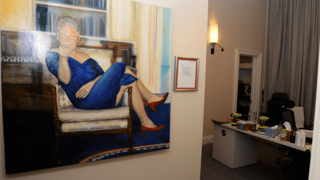 "RAŠČLANJENI BIL"Klinton u haljini-novi podaci o Epštajnu FOTO