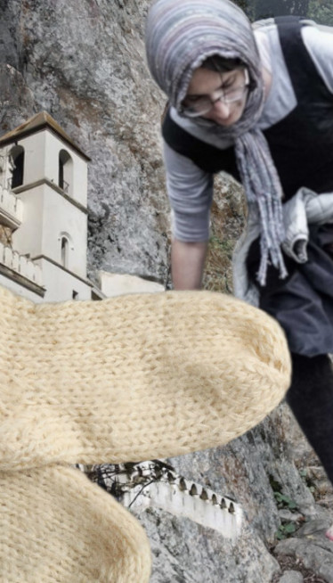 Zašto vernici na Ostrog nose bele VUNENE ČARAPE?