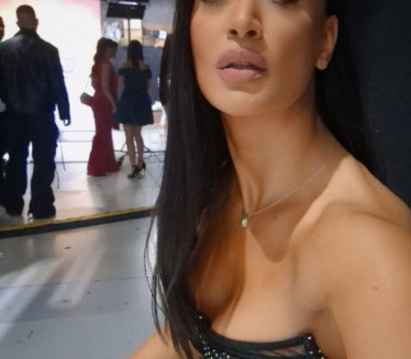 VERILA SE POSLE RAZVODA: Pevačica šokirala objavom