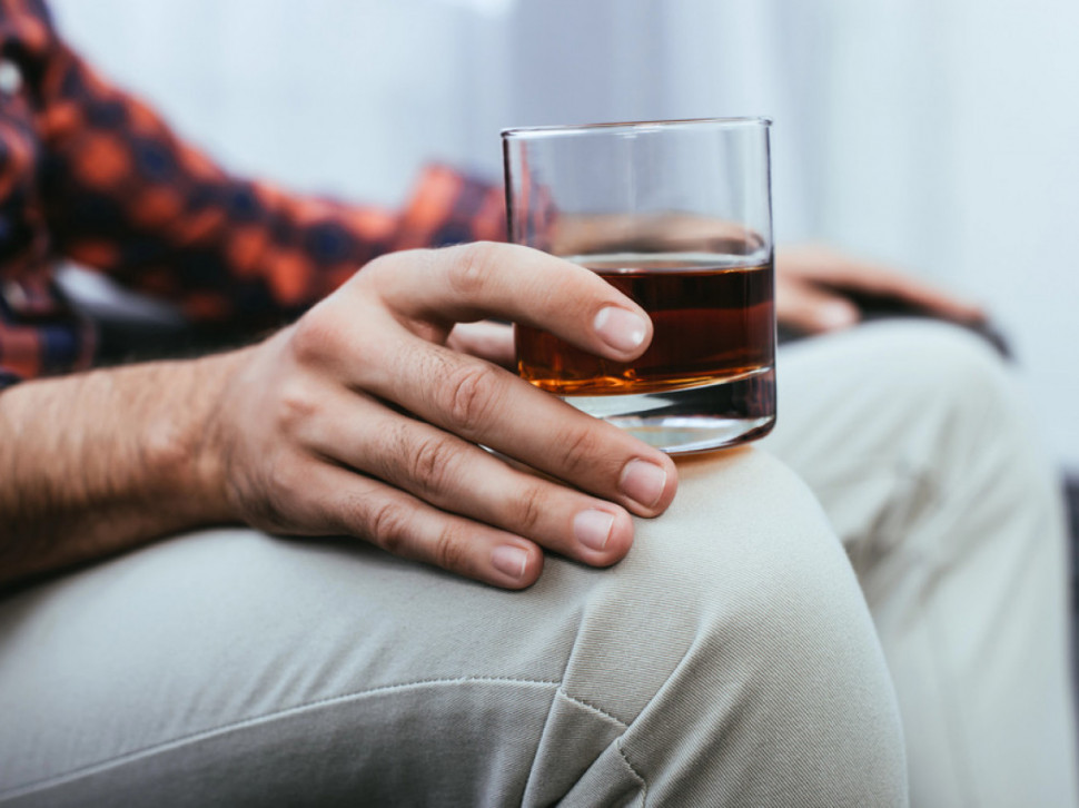 Ne ignorišite! 10 ranih znakova alkoholizma