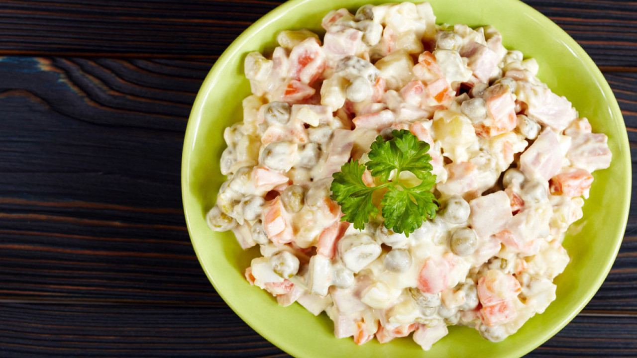 МНОГИ ГРЕШЕ: Колико руска салата може да стоји у фижидеру