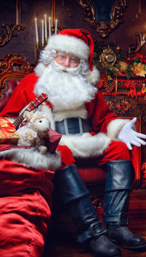 "ДЕДА МРАЗ И ВИЛЕЊАЦИ" ОПЉАЧКАЛИ РАДЊУ Робу дали сиромашнима