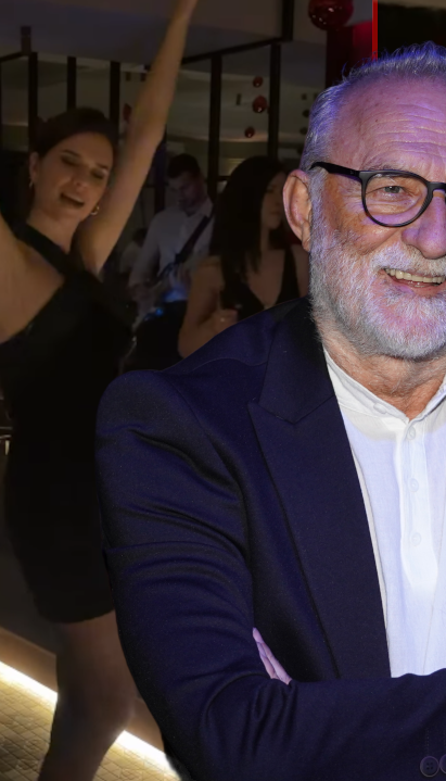 ЖИВА ВАТРА: Изазовно издање Лазине драге - позира у минићу