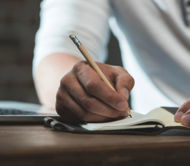 У РУКОПИСУ ЈЕ КЉУЧ: Ево шта начин писања говори о личности