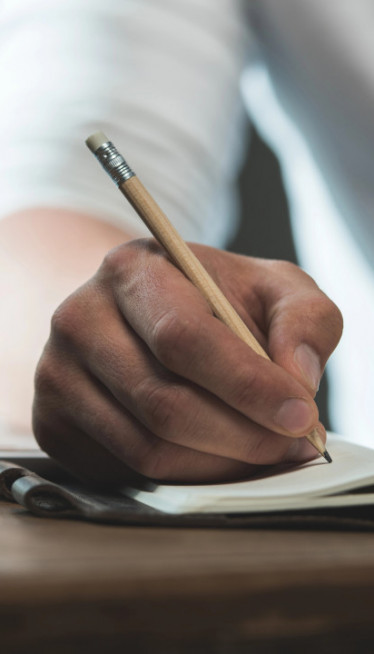 У РУКОПИСУ ЈЕ КЉУЧ: Ево шта начин писања говори о личности