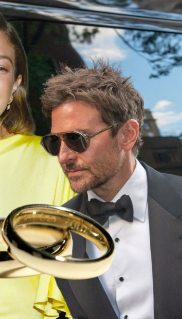 БРЕДЛИ ЗАПРОСИО ЂИЂИ: Она се "НЕЋКА", разлог - његова мајка