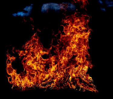 PET OSOBA STRADALO U POŽARU: Gori starački dom!