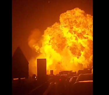 ВАТРЕНА КУГЛА НАСРЕД АУТО-ПУТA Људи хитно евакуисани (ВИДЕО)