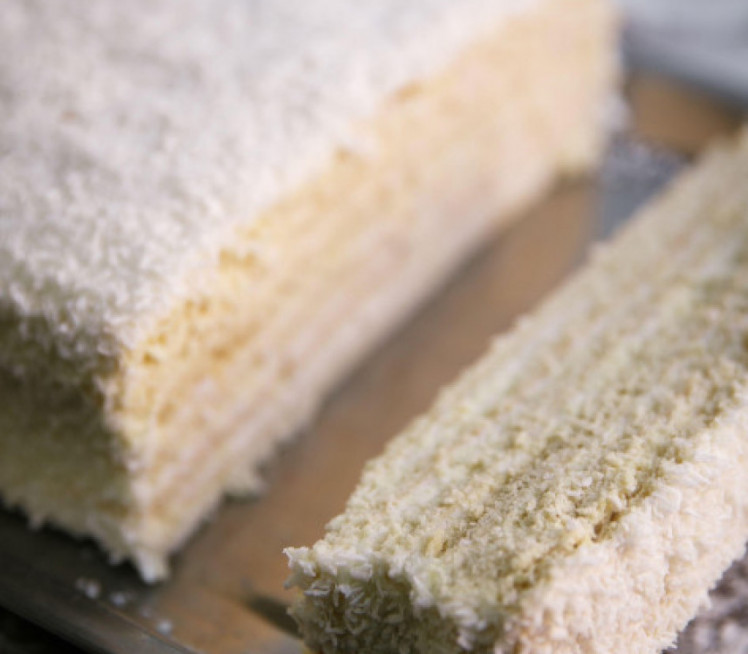 РАФЛО СА РОЗЕН КОРАМА: Најукуснија празнична торта