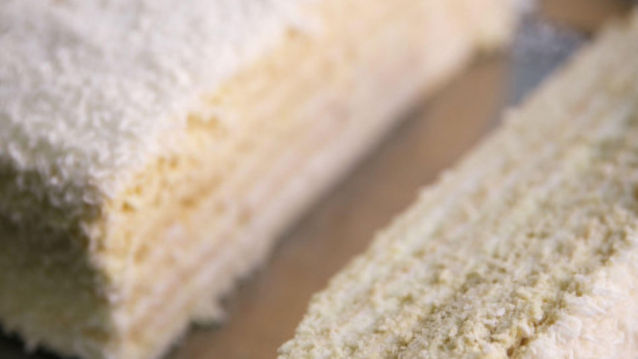 ПОСНА РАФАЕЛО СА РОЗЕН КОРАМА: Најукуснија празнична торта