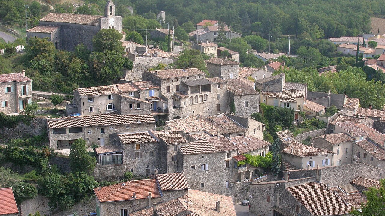 Цело село дели ЈЕДАН АУТО - кључеви стоје у кафани