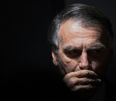 BIZARNO: Osuđeni predsednik već mesecima štuca, imao zahvat