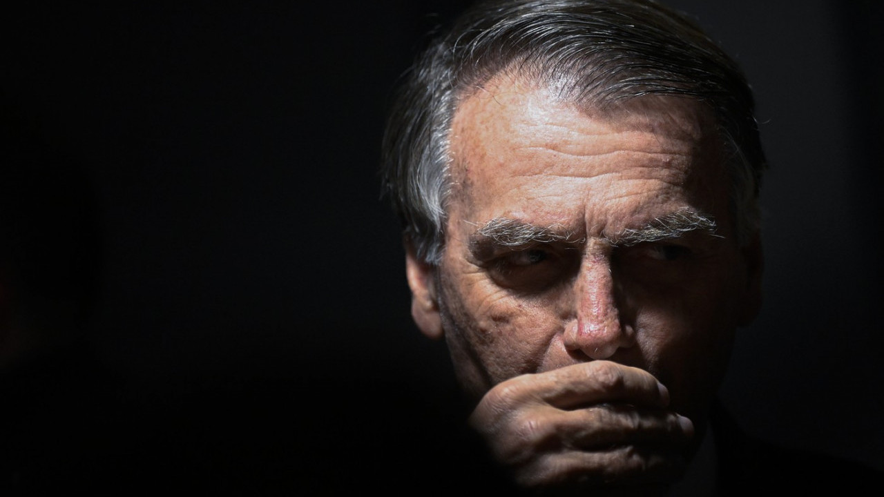 BIZARNO: Osuđeni predsednik već mesecima štuca, imao zahvat