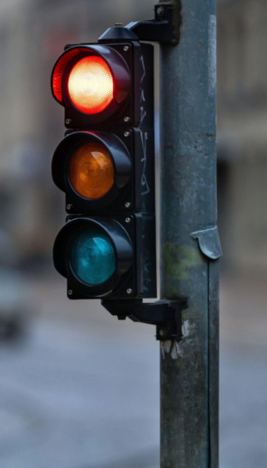 Зашто су светла на семафору баш црвене, жуте и зелене боје?