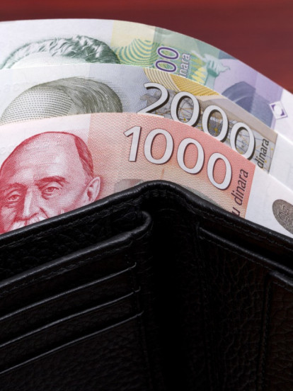 ПОЛА ПЛАТЕ НЕСТАЈЕ: Због овога, новчаник је ПРАЗАН