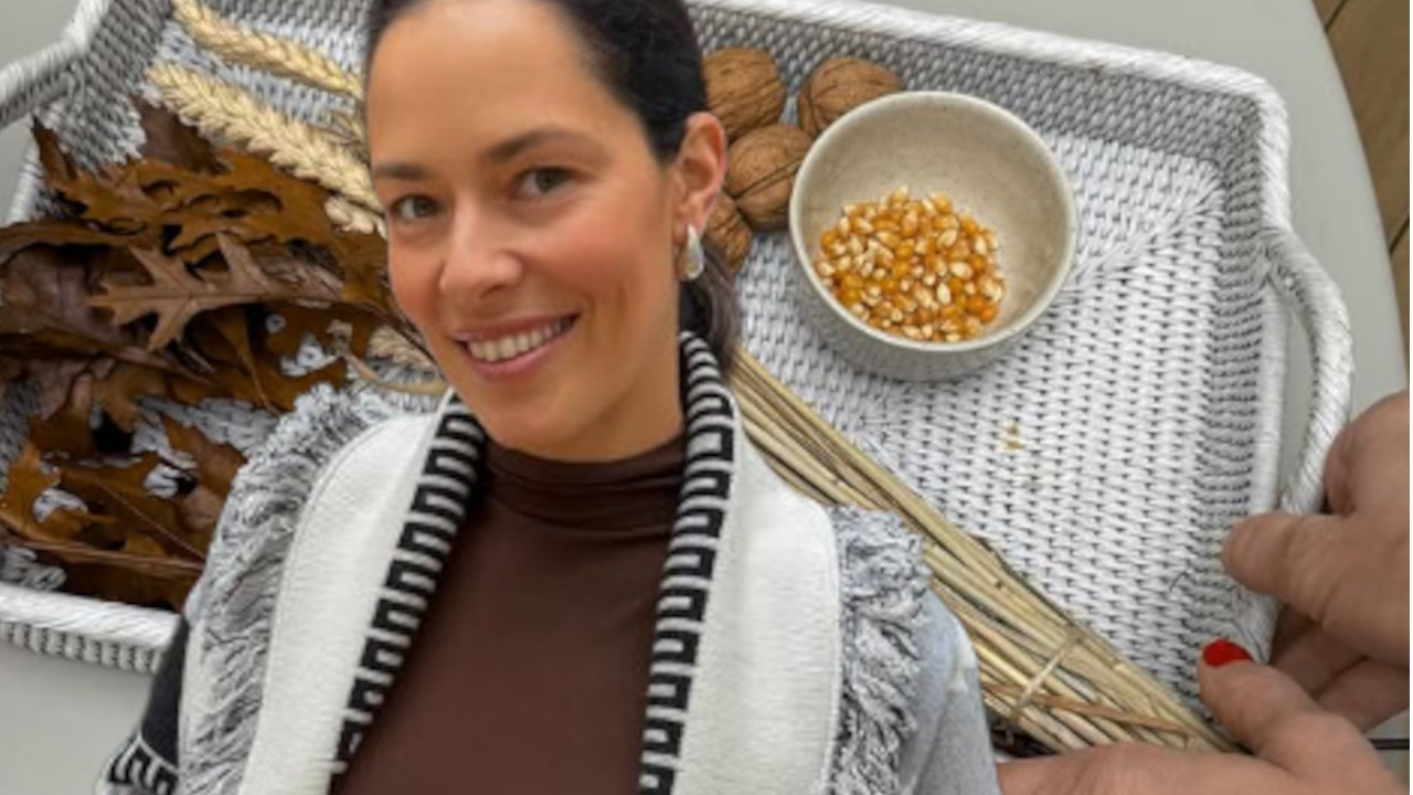 NA SREDINI KRST: Ana pokazala česnicu