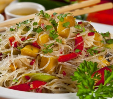 VEOMA ZDRAVA I KALOIČNA: Pileća salata koja se brzo sprema