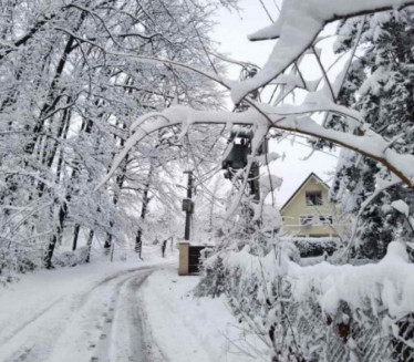 Данас облачно и хладно, понегде са слабим снегом