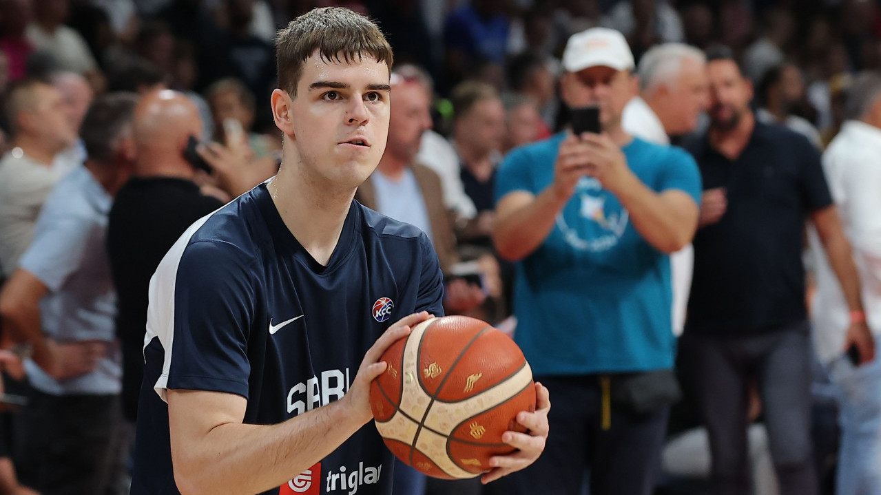 TOPIĆ POBEDIO RAK: Oglasio se sa terena!