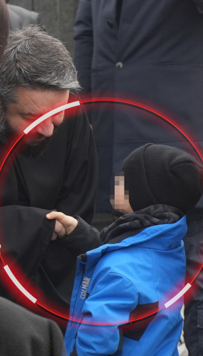 DIRLJIV PRIZOR Mali Željko na dedinom grobu, evo šta je uradio