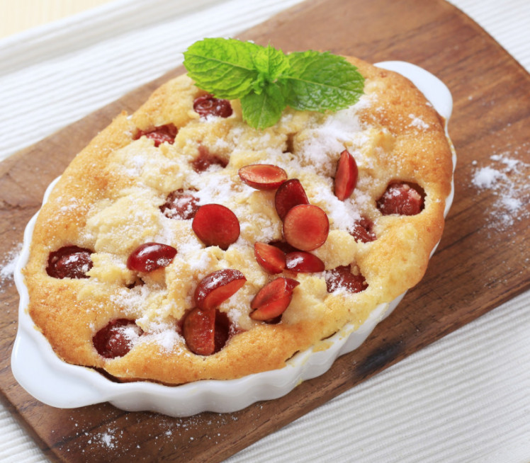 КОЛАЧ СА ВИШЊАМА: Неодољиво сочан