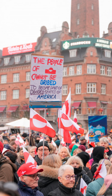 "DALJE RUKE OD GRENLANDA" Danci na ulicama-poruka Trampu FOTO