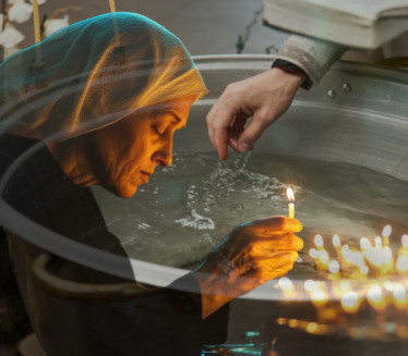 POSTOJE PRAVILA: Kako i kada se pije bogojavljenska vodica?