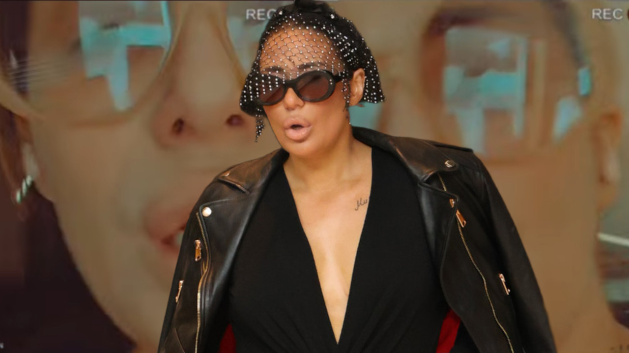 "ПОЗДРАВ ЗА СВЕ КОЈИ БИ ДА МЕ ВИДЕ МРТВУ"