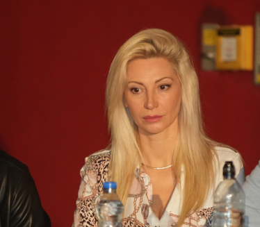 НАША ГЛУМИЦА СЕ РАЗВЕЛА ПО ДРУГИ ПУТ: "Најтеже је било деци"