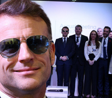 Зашто Емануел Макрон носи наочаре за сунце у затвореном?