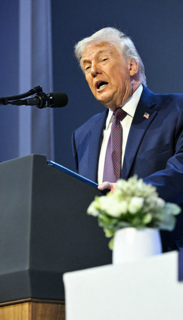 "KOSOVO, SRBIJA USTANITE" Tramp pozdravio i goste kojih nema