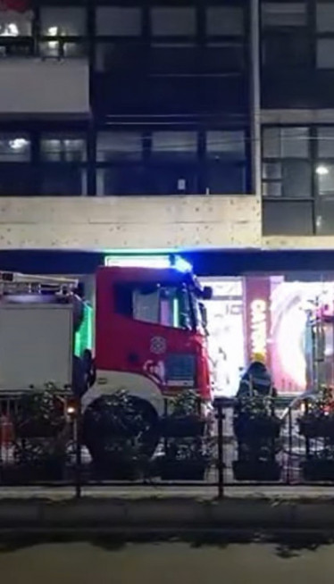 (ВИДЕО) Пожар на Теразијама - у току гашење ватре