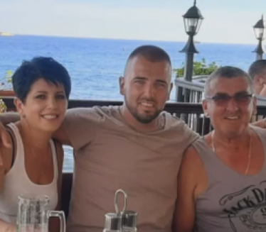 ОВО СУ РОДИТЕЉИ АЛЕКСАНДРА КОСА: Објавио срећне вести (ФОТО)