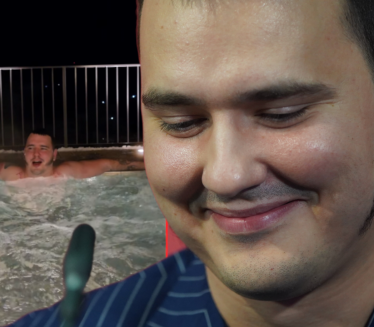 ТЕЛО ПУНО ТЕТОВАЖА: Балашевићев син у ђакузију, без мајице