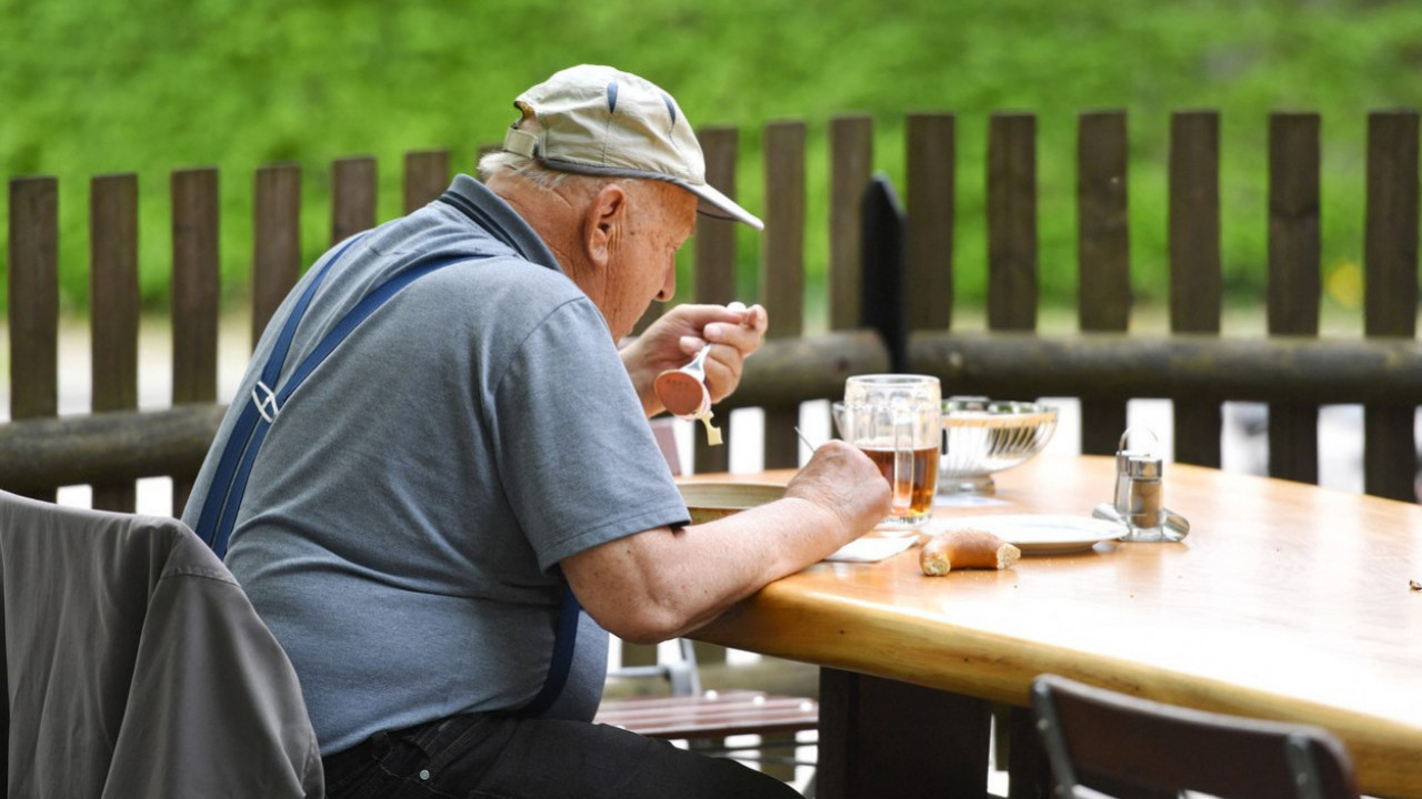 ПРЕШЛИ СТЕ ПЕДЕСЕТУ? Ево шта треба избегавати од намирница