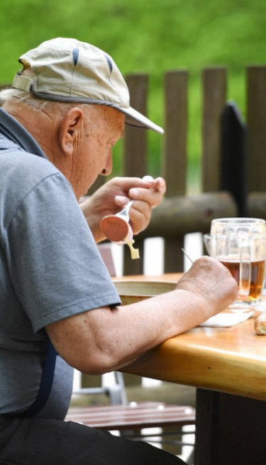 PREŠLI STE PEDESETU? Evo šta treba izbegavati od namirnica