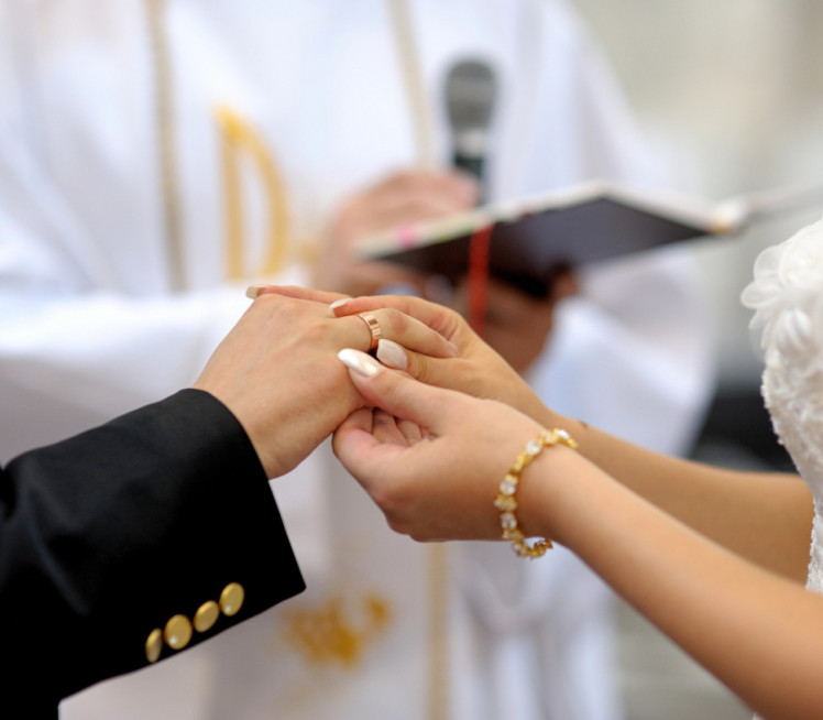 Мајка ми је послала НАЈЧУДНИЈУ поруку о мојој СВАДБИ