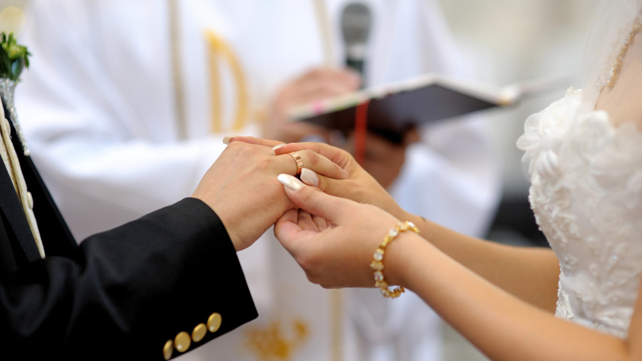 Мајка ми је послала НАЈЧУДНИЈУ поруку о мојој СВАДБИ