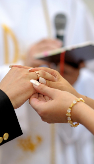 Мајка ми је послала НАЈЧУДНИЈУ поруку о мојој СВАДБИ