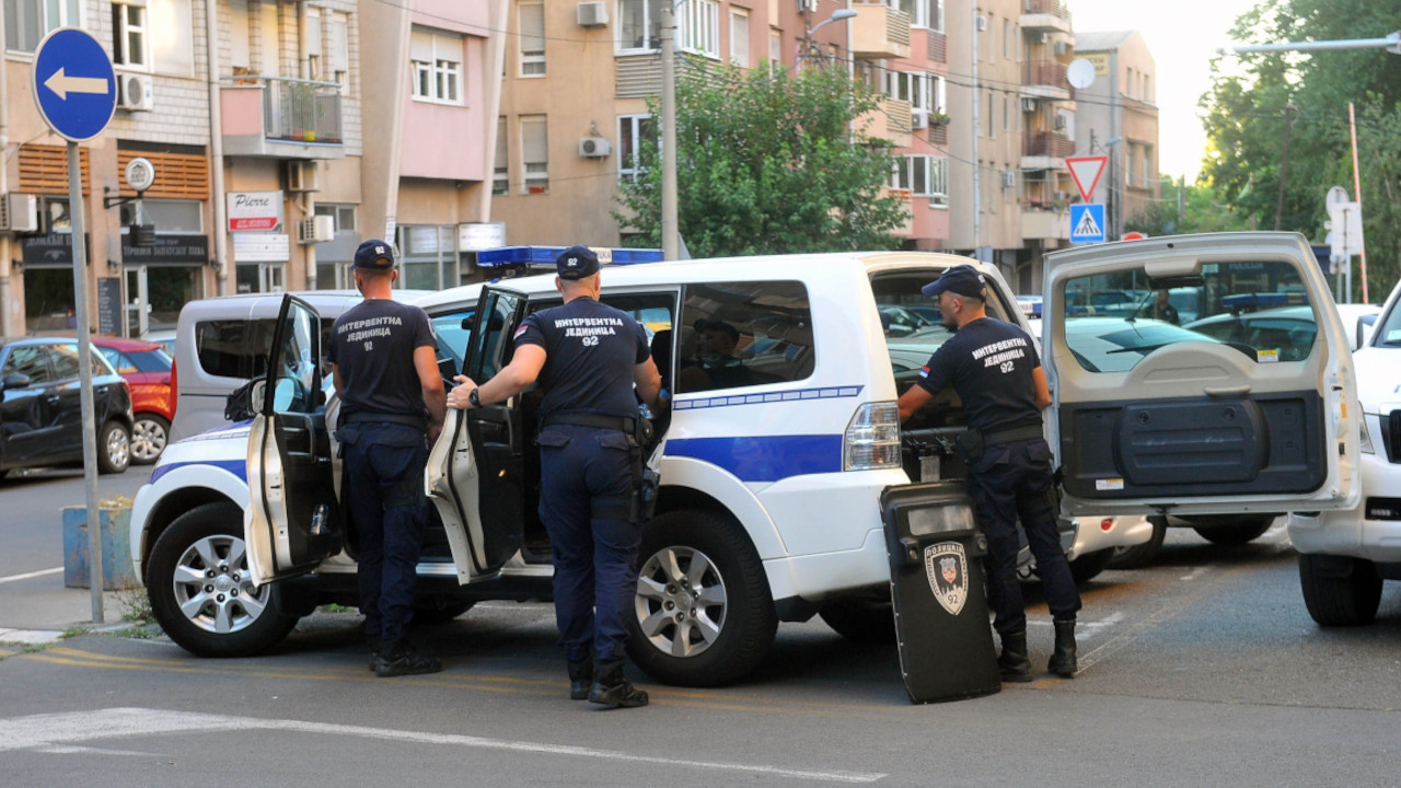 SKOČIO U LEDENU ADU Filmska akcija interventne jedinice u BG