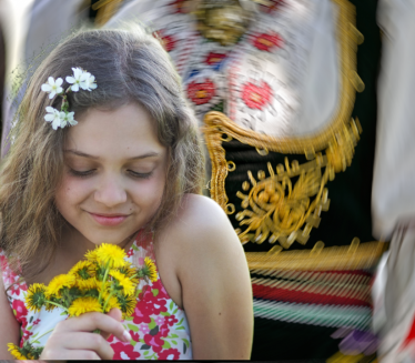 Српско име са два значења: Једно је ПРЕЛЕПО, а друго ЈЕЗИВО