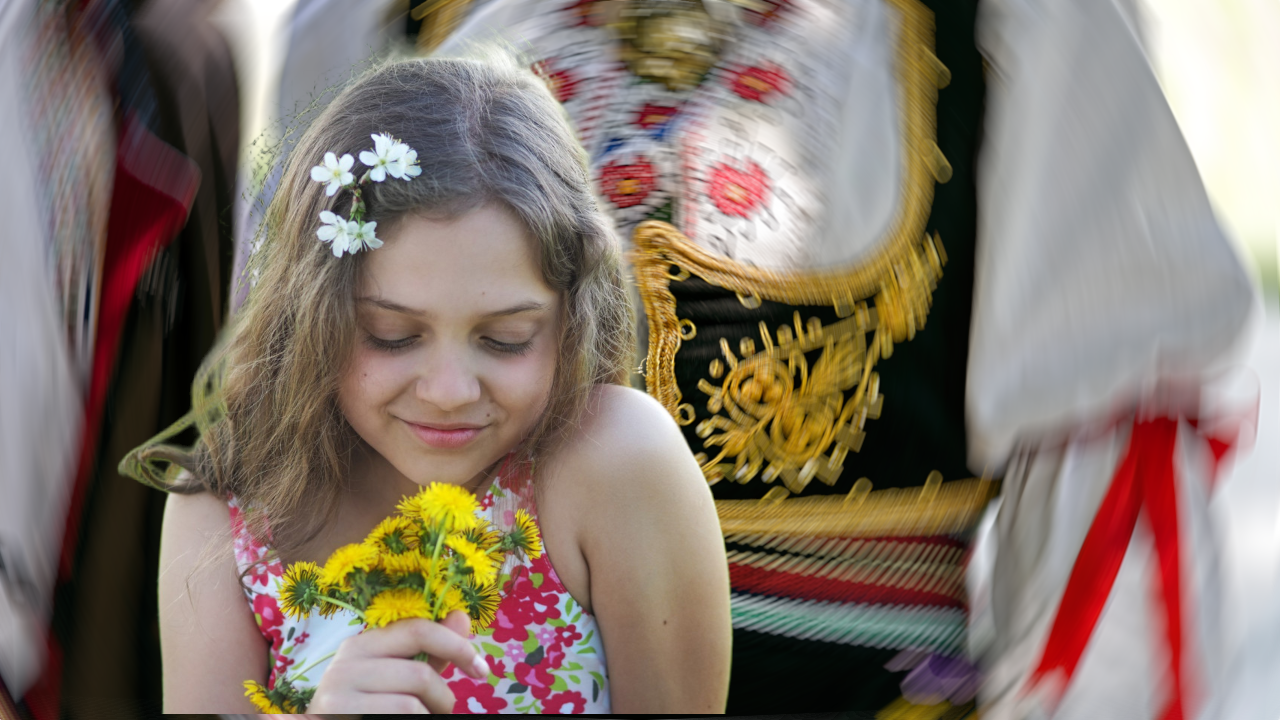 Српско име са два значења: Једно је ПРЕЛЕПО, а друго ЈЕЗИВО