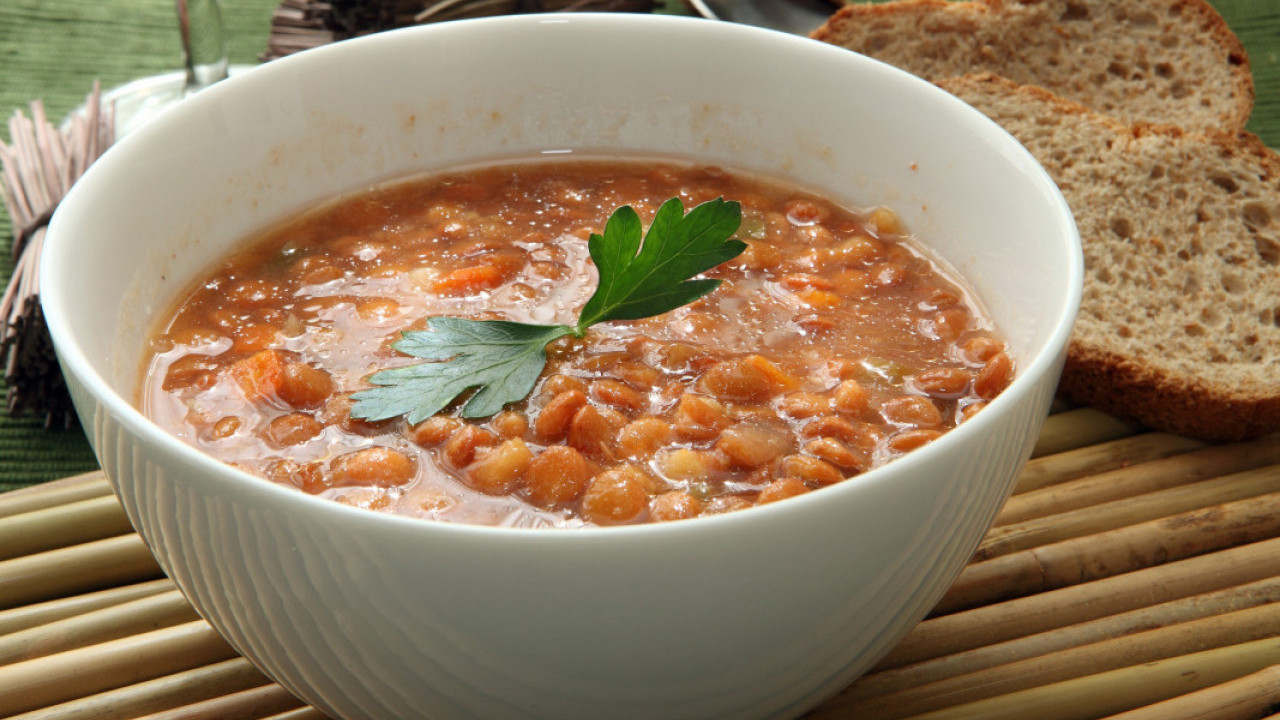 ČORBA OD CRVENOG SOČIVA: Okrepljuje dušu i telo