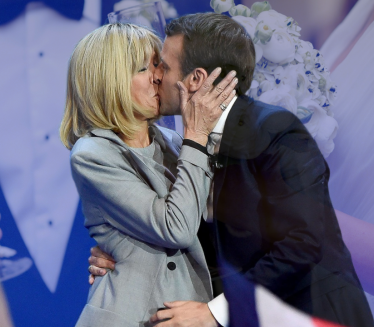 NEUOBIČAJNO: Kako su Brižit i Makron izgledali na svadbi?